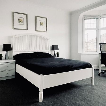 Cozy Private Rooms In Homestay Ilford Bagian luar foto
