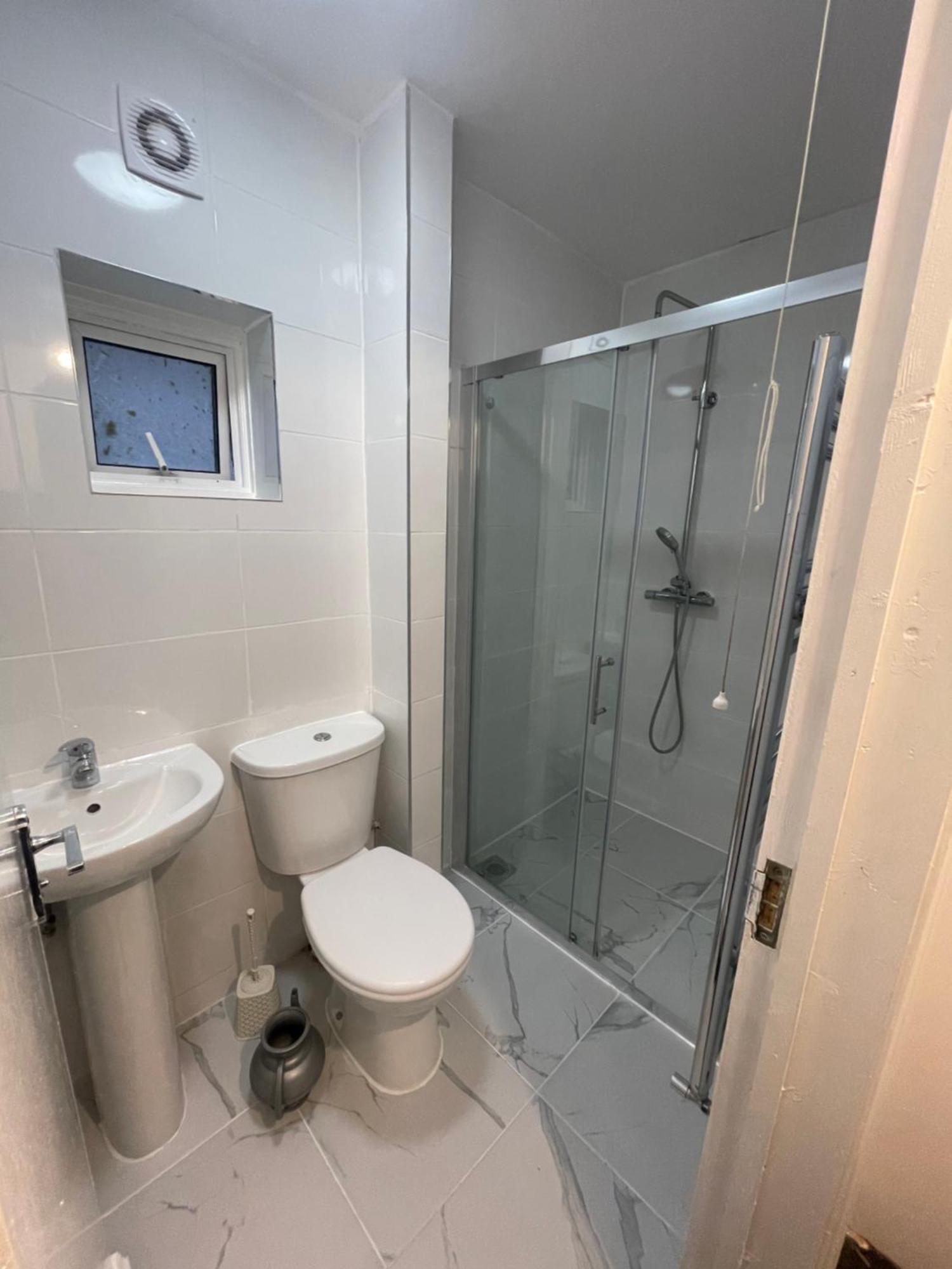 Cozy Private Rooms In Homestay Ilford Bagian luar foto